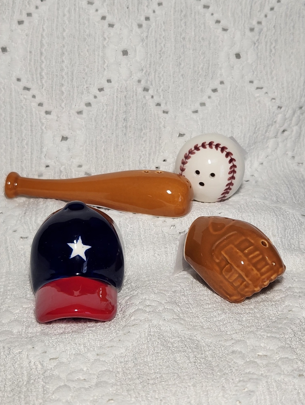 Salt And Pepper Shakers Baseball Bat, Hat, ball And Glove Ceramic Miniatures NWT